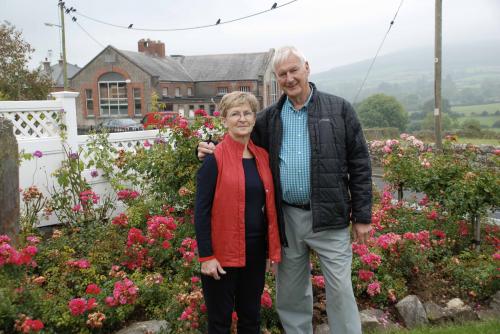 S129158-xlimage-R7793-all-is-rosy-in-this-kilfinane-garden