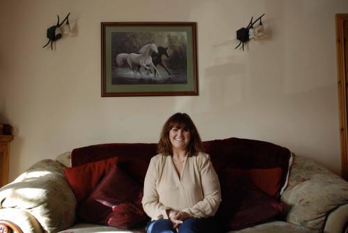 S129174-xlimage-R3904-lisa-obrien-of-lisa-healing-therapies-pictured-in-her-home-in-ballynalacken
