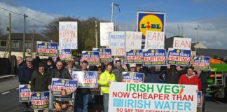 Cork veg and potato growers hold protest outside Lidl and Aldi in Glanmire