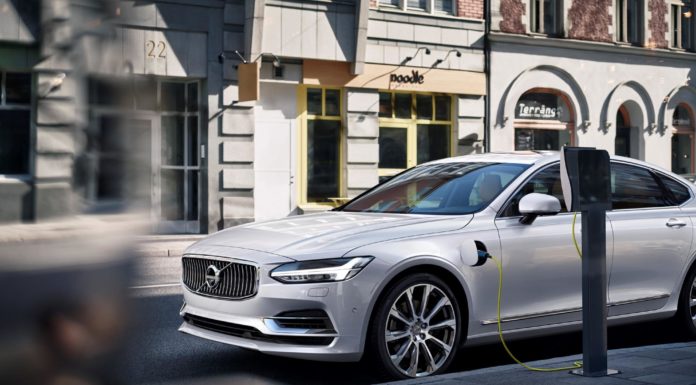 Volvo Cars calls on automotive industry to standardise electric car charging