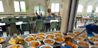 Volunteers set up refugee reception centres