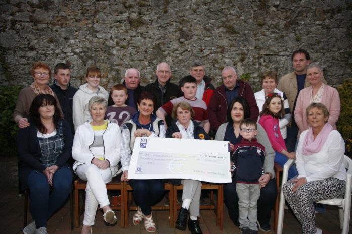 Tom Quinlan cheque presentation@10-05-2017-04:44:44.jpg