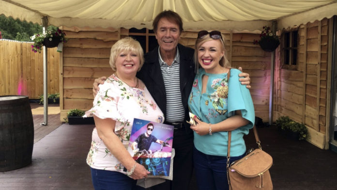 Geraldine and Sandie Gubbins Sir Cliff Richard@21-06-2017-09:44:48.jpg
