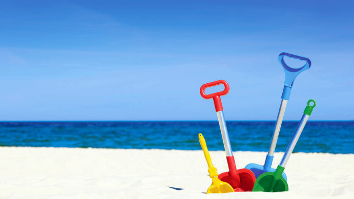 Beach Holidays Spades Sand Stock 1920px@14-03-2018-12:26:05.jpg