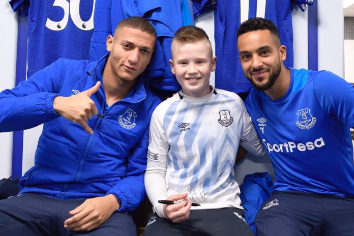 Ruairc with Richarlison and Theo Walcott@22-01-2019-17:00:54.jpg