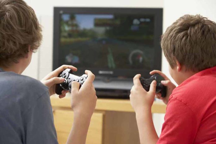 Children Playing Console web stock@24-04-2020-15:23:59.jpg