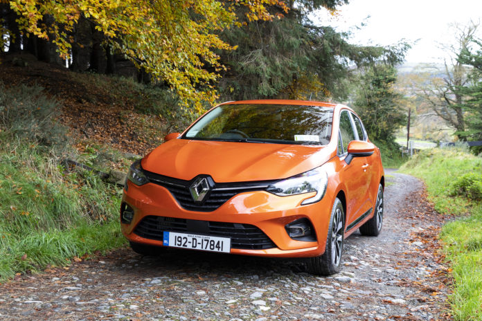 RenaultCliio-head-on
