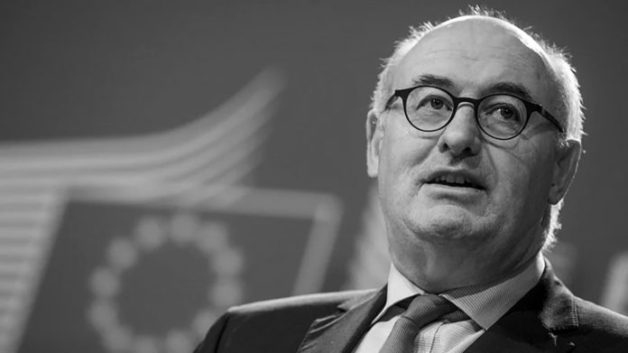 Phil Hogan - web mono@25-08-2020-13:48:19.jpg