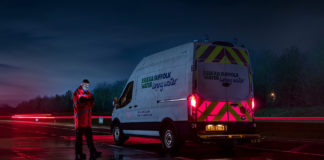 Ford helps roadside workers stay safe with pioneering illuminated rear panels for vans