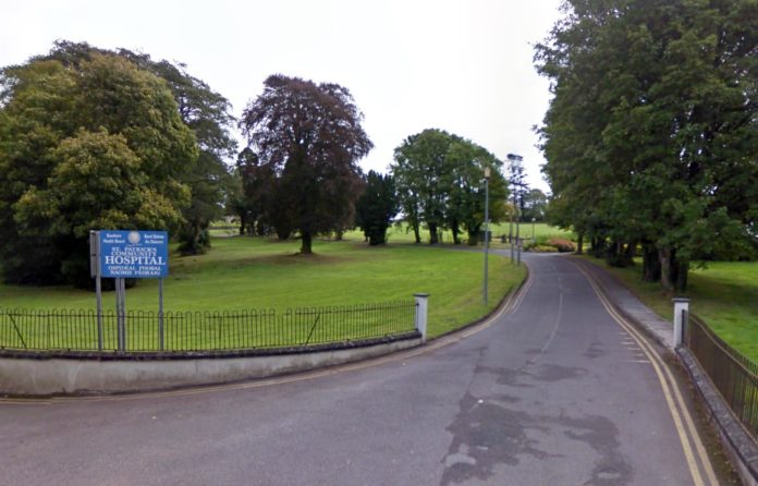 Fermoy Hospital Entrance 1 Street View@03-10-2018-16:31:58.jpg