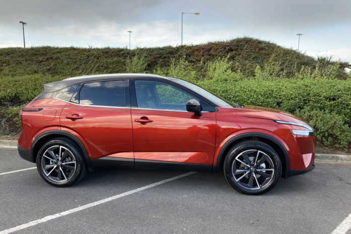 Nissan Qashqai-side-on