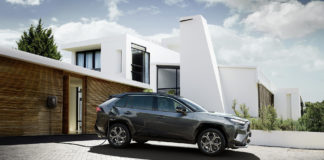 Irish customers get into gear for Toyota’s RAV4 Plug-In Hybrid