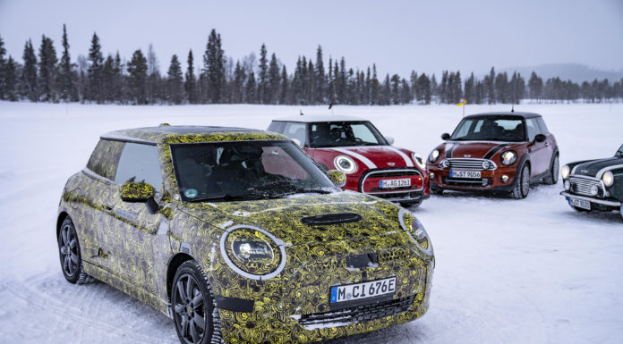 Fully electric and packed with driving fun: The new MINI 3-door on snow and ice
