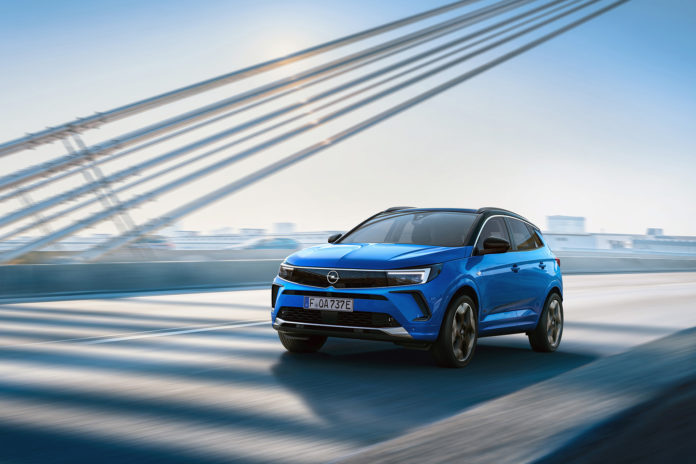 Opel Grandland Hybrid4 (2021). (Opel Automobile GmbH)