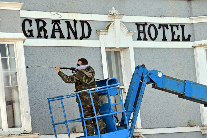 Grand Hotel Powerwashing-web@22-06-2022-21:04:05.jpg