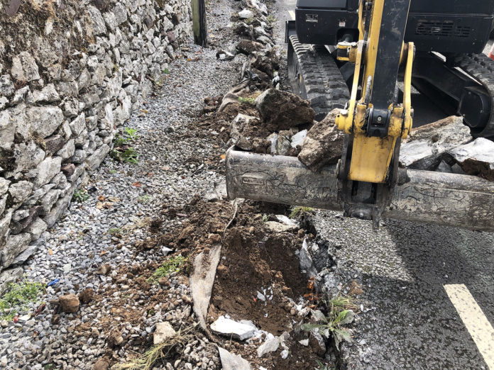 Castlelyons kerbstones - web@07-09-2022-18:01:52.jpg