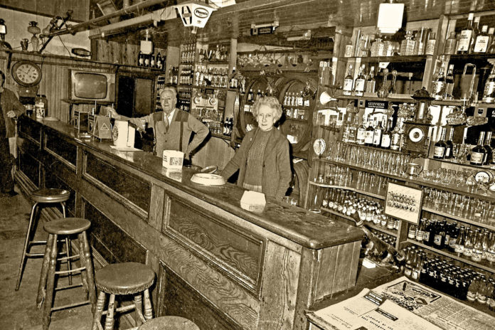 Long Bar Fermoy 1981-web@05-10-2022-18:37:35.jpg