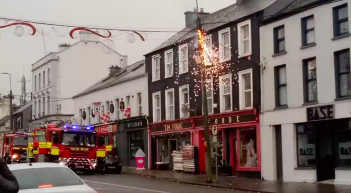 Fire ESB pole Mitchelstown - web@23-11-2022-20:13:08.jpg