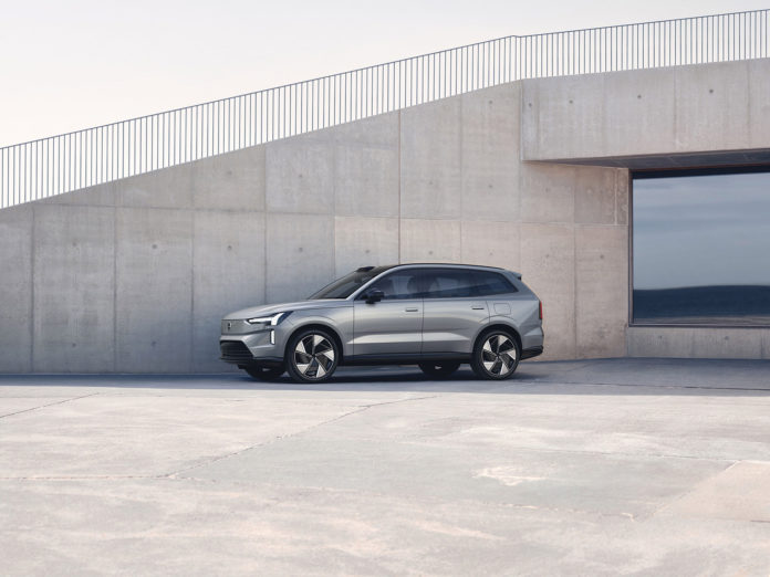 305716 Volvo EX90