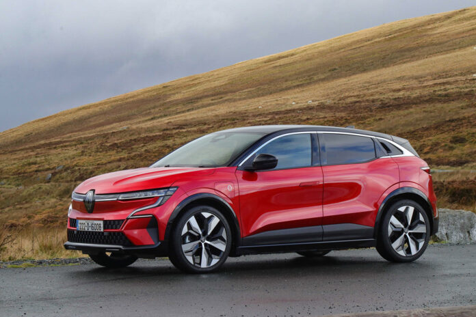 Renault Megane E-Tech Side view