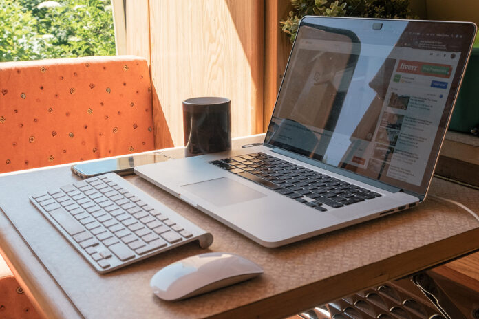 Freelancer Desk-unsplash-Web Stock