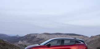 Renault launches all new Megane E-Tech 100% electric offers in dealerships