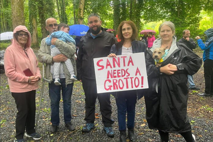 Santa at the Strand-web@19-07-2023-19:16:54.jpg