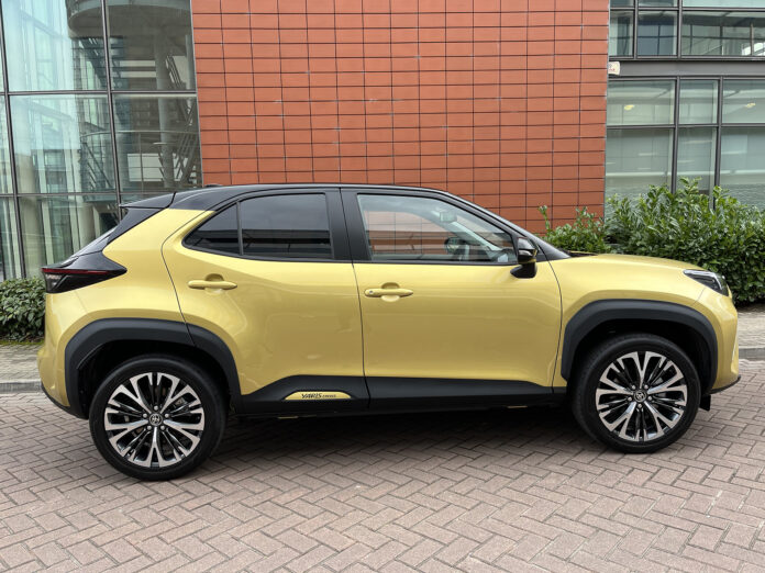 Toyota -Cross side-on