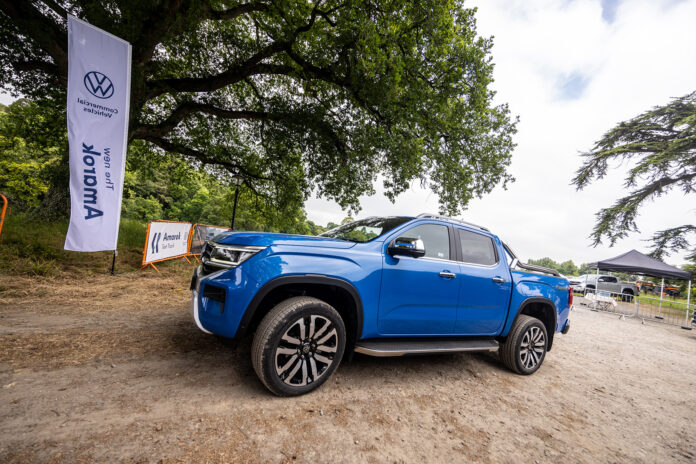 VW Amarok - side on