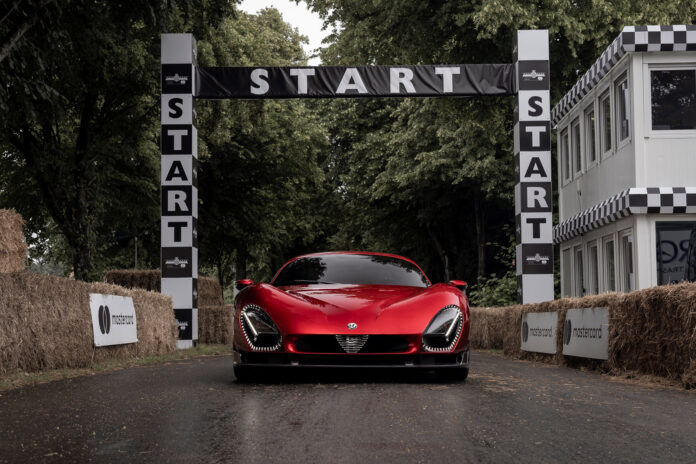 AR_Goodwood_33Stradale_Hill-1