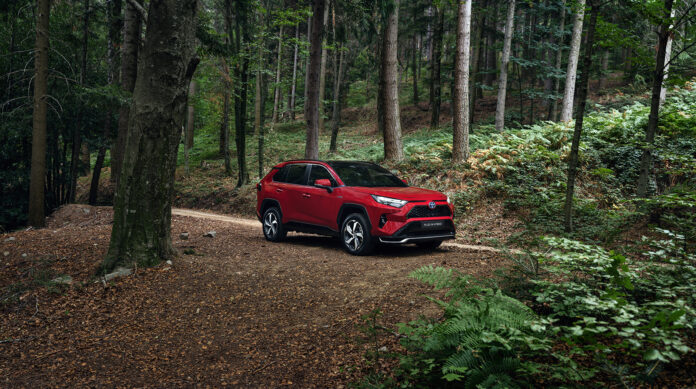 TOY_DES_EL_2024_HUB_SOC_IMG_CAR_ONLY_RAV4