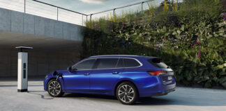 Škoda announces new Superb PHEV pricing