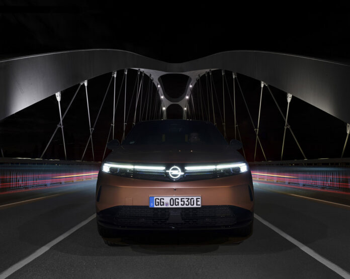 All-new Opel Grandland wins award for class-leading Intelli-Lux HD ...