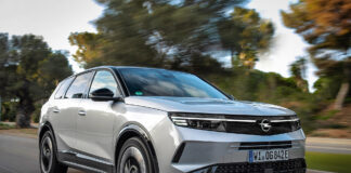 LONG-DISTANCE CHAMPION: the new Grandland Plug-in Hybrid achieves 1,115km in range test