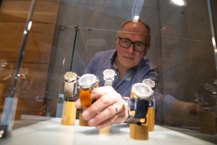Bryan Leech watchmaker-web