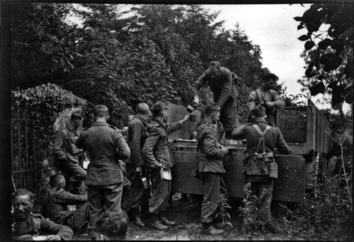 Tea arriving at the front line final-web@29-04-2025-18:37:02.jpg