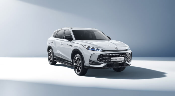 MG HS Plug-in Hybrid named ‘Plug-In Hybrid of the Year’ at 2025 What Car? Awards