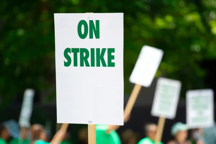 Strike-pexels-mediocrememories-1094323-Stock@23-07-2025-07-40-49.webp