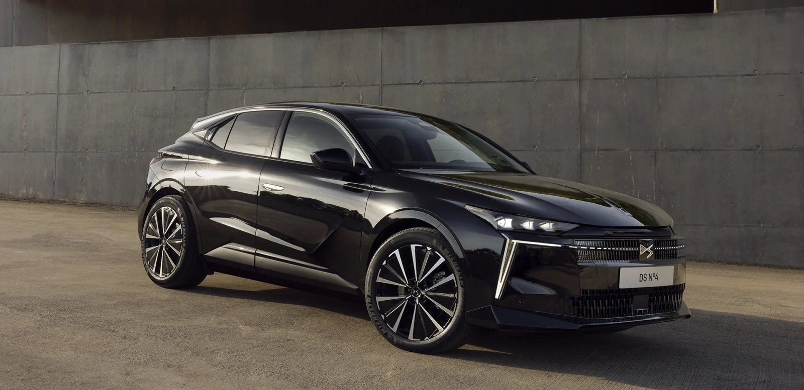DS Automobiles unveils new DS N°8 & DS N°4 at Irish media launch