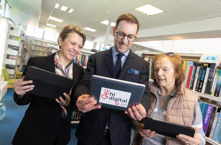 Public libraries supporting digital skills training for older people