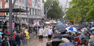 Large crowds gather in Cork city for Eucharistic Procession on centenary anniversary