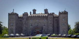 New Jeep Compass makes debut Irish performance at Slane Castle
