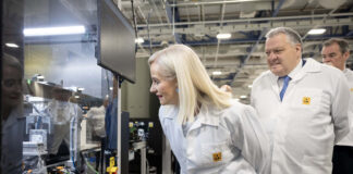 Minister Smyth joins Dell Technologies Cork to highlight AI opportunities for SMEs