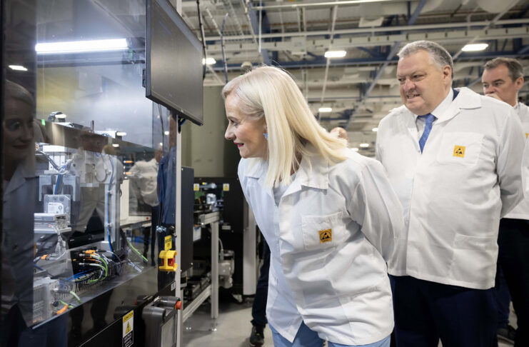 Minister Smyth joins Dell Technologies Cork to highlight AI opportunities for SMEs