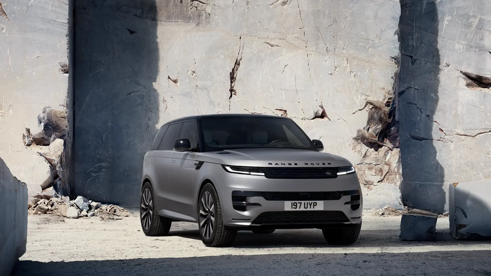 RANGE ROVER SPORT ELECTRIC: tuned for visceral dynamism